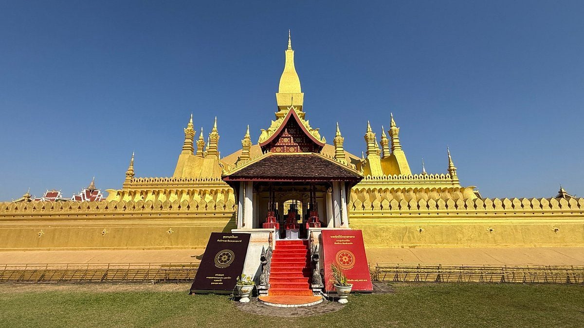 Laos — Fiume, templi e silenzi dell'Indocina